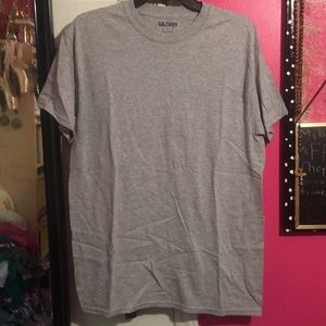 grey tshirt